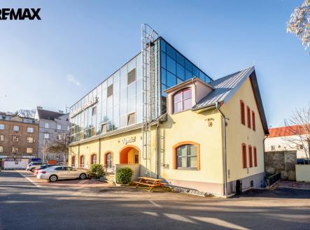 Pronájem kanceláře, 91 m²