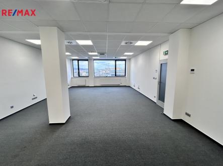 Pronájem kanceláře, 200 m²