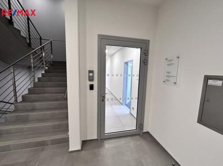 Pronájem kanceláře, 200 m²