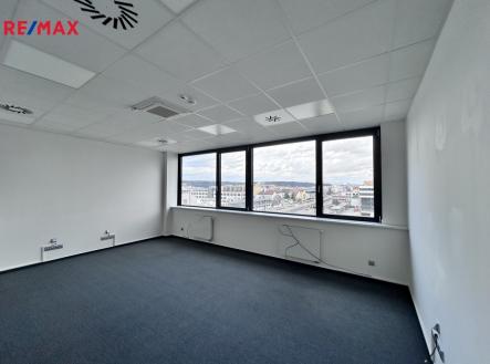 Pronájem kanceláře, 200 m²