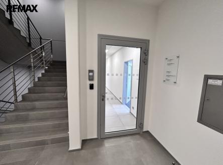 Pronájem kanceláře, 200 m²