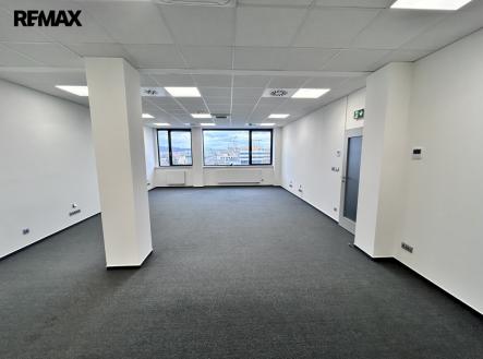 Pronájem kanceláře, 200 m²