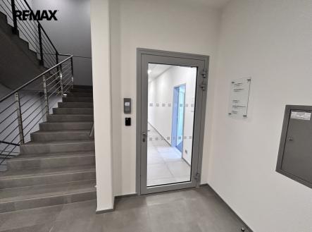 Pronájem kanceláře, 200 m²