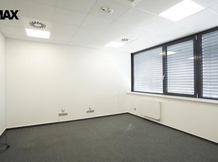 Pronájem kanceláře, 200 m²
