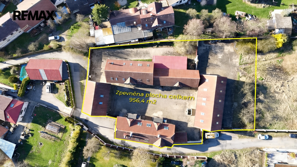 foto-dron-1-budovy-cast-pozemku.png