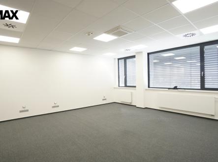 Pronájem kanceláře, 416 m²