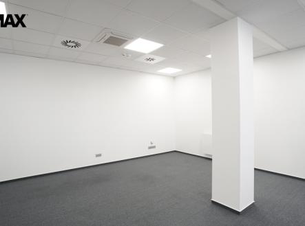 Pronájem kanceláře, 416 m²