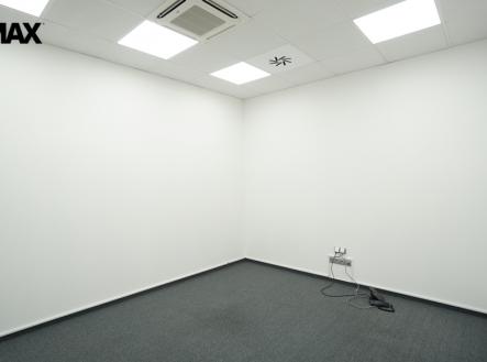 Pronájem kanceláře, 416 m²