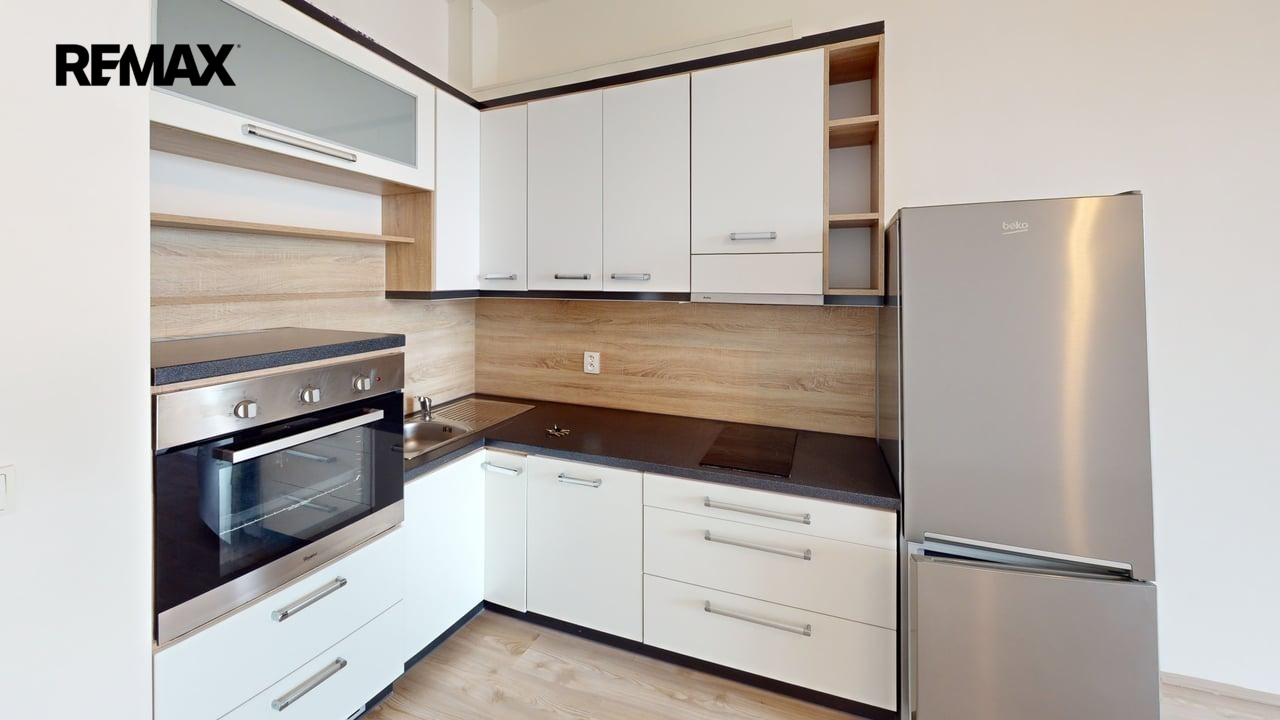 1kk-se-zahradkou-k-visnovce-201-holubice-kozinec-c5-kitchen.jpg