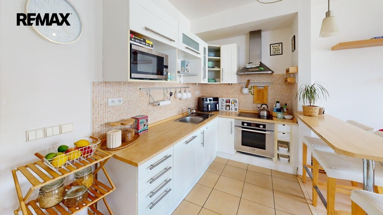 1kk-balkon-garaz-michle-elektrarenska-148413-kitchen.jpg