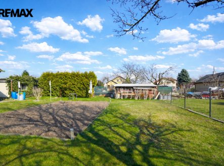Prodej rodinného domu se zahradou - rohový pozemek 990 m2