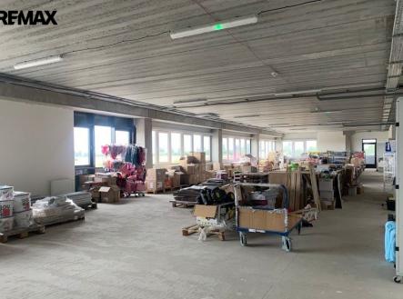 Pronájem kanceláře, 686 m²