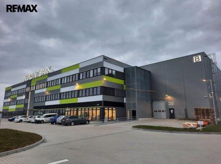 Pronájem kanceláře, 686 m²