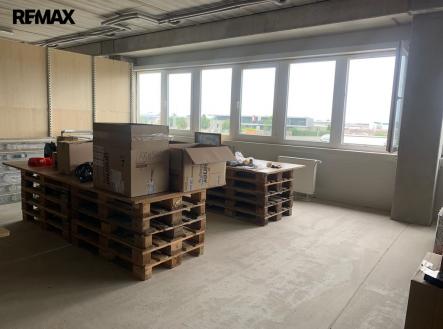 Pronájem kanceláře, 686 m²