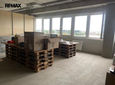 Pronájem kanceláře, 686 m²