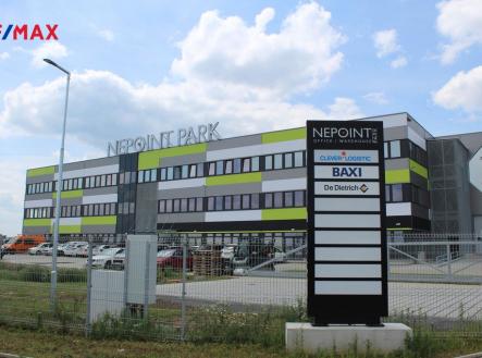 Pronájem obchodní prostor, 586 m²