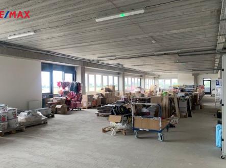 Pronájem obchodní prostor, 586 m²