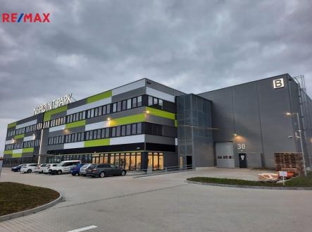 Pronájem obchodní prostor, 586 m²