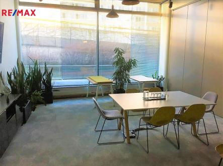 Pronájem kanceláře, 649 m²