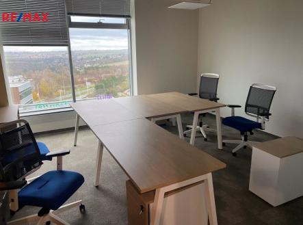 Pronájem kanceláře, 924 m²