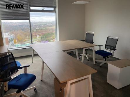 Pronájem kanceláře, 924 m²