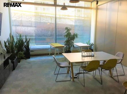 Pronájem kanceláře, 500 m²