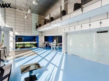 Pronájem kanceláře, 956 m²