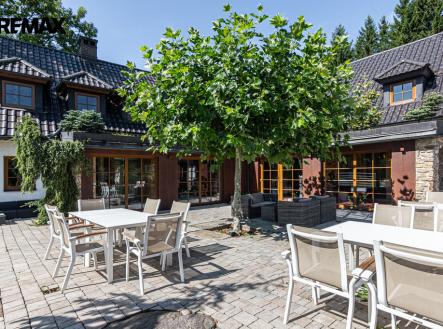 Prodej hotel, 700 m² obrázek