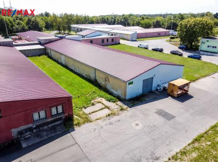 Pronájem - skladovací prostor, 853 m²