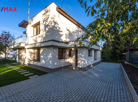 Pronájem - dům/vila, 182 m²