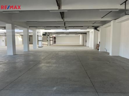 Pronájem skladovací prostor, 1 494 m²