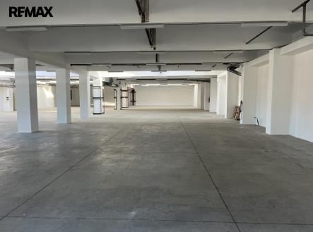 Pronájem skladovací prostor, 1 494 m²