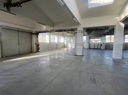 Pronájem skladovací prostor, 1 494 m²