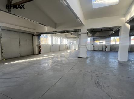 Pronájem skladovací prostor, 1 494 m²