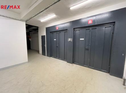 Pronájem - skladovací prostor, 404 m²