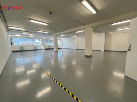 Pronájem - skladovací prostor, 224 m²