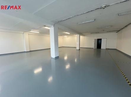 Pronájem - skladovací prostor, 224 m²