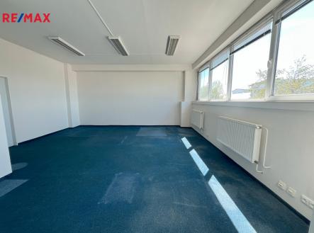 Pronájem - skladovací prostor, 224 m²
