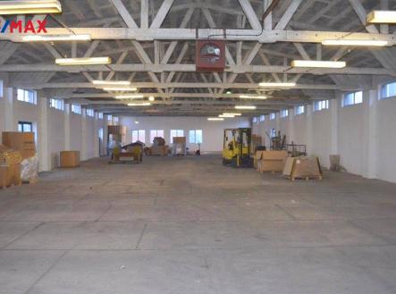 Pronájem - skladovací prostor, 753 m²