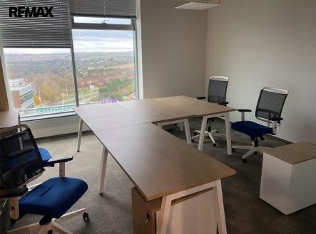 Pronájem kanceláře, 394 m²
