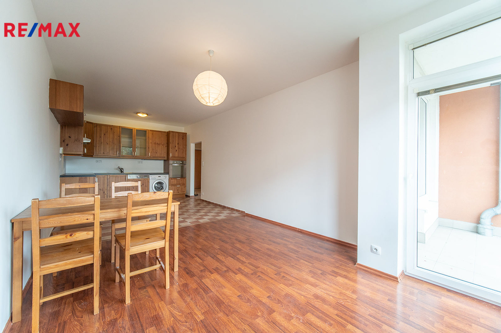 Pronájem moderního bytu 2+kk, Praha Vysočany - Nová Harfa s balkonem a parkovacím stáním