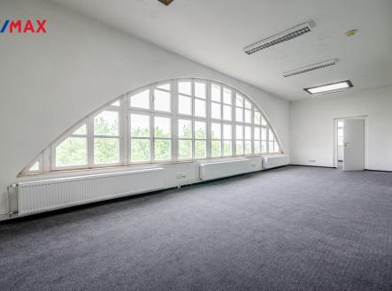 Pronájem kanceláře, 245 m²