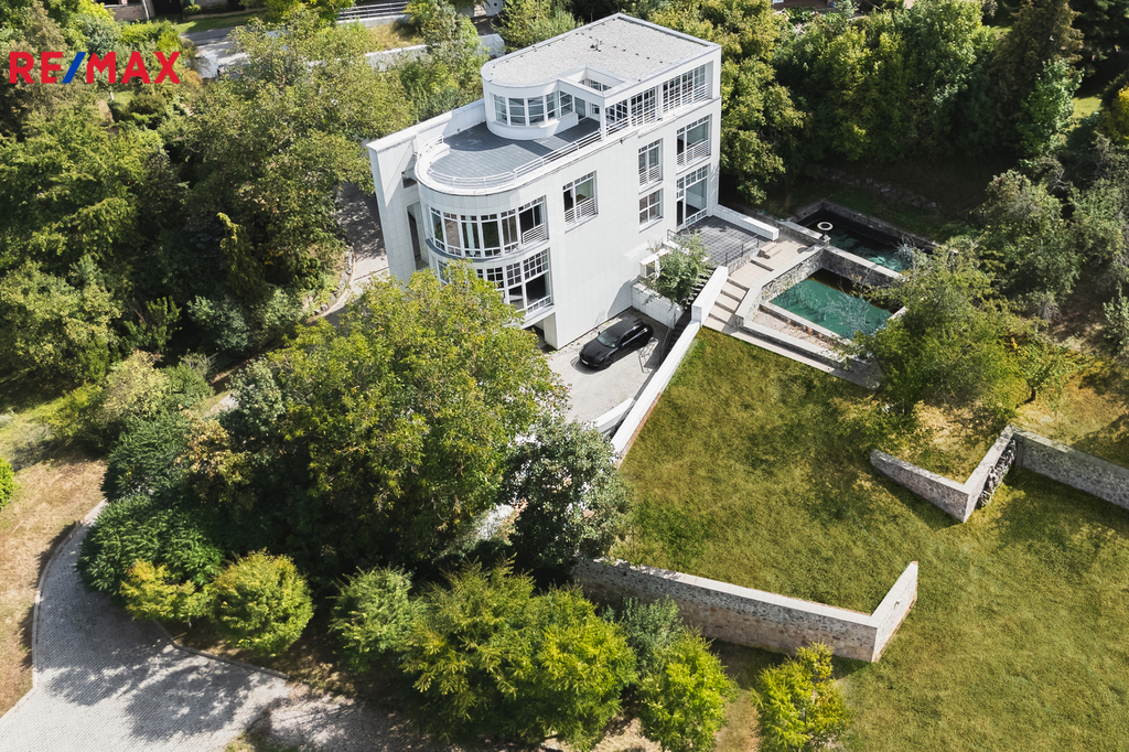 Prodej exkluzivní neofunkcionalistické vily Praha 20 min