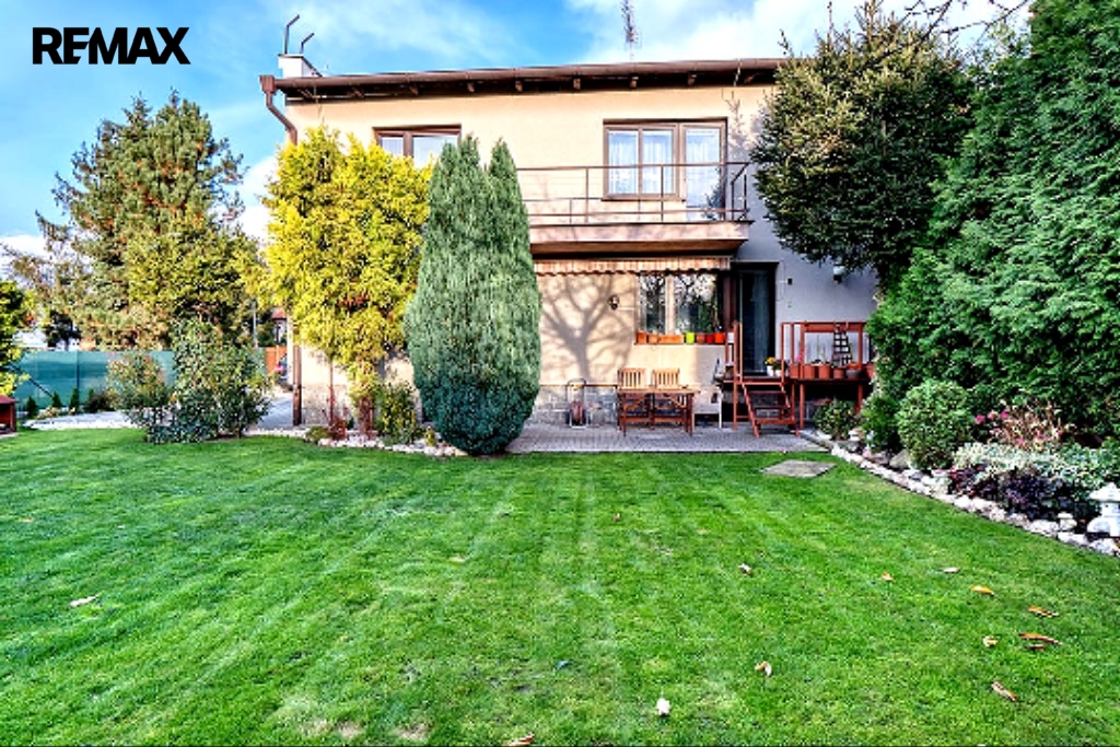 Pohled na dům ze zahrady