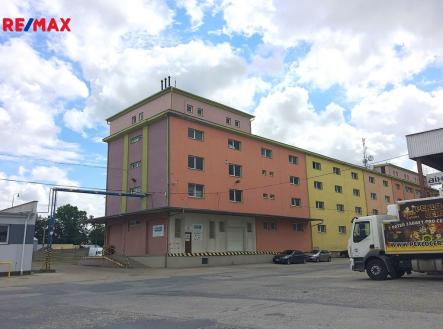 Pronájem skladovací prostor, 800 m²