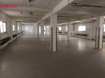 Pronájem skladovací prostor, 800 m²