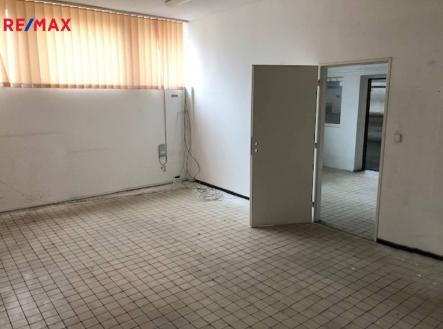 Pronájem skladovací prostor, 650 m²