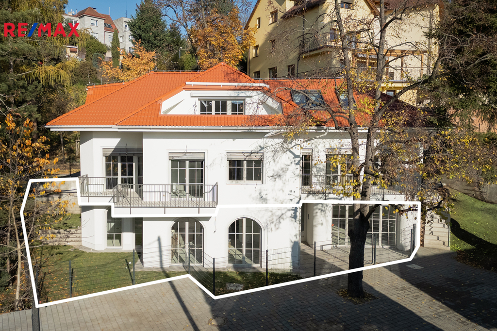 Prodej - bytová jednotka 4+kk – 128,72 m², zahrada 109,02 m², 2 parkovací stání. Praha 10 – Záběhlice u Hamru