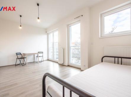 Pronájem bytu, 1+kk, 32 m²