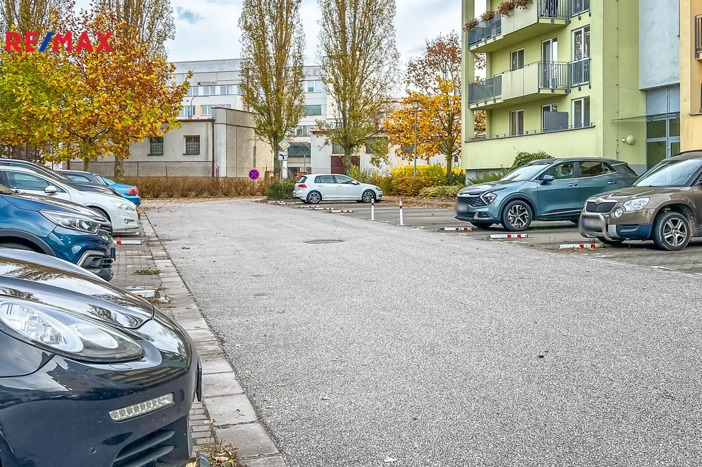 Pronájem parkovacího stání Hradec Králové - Třebeš